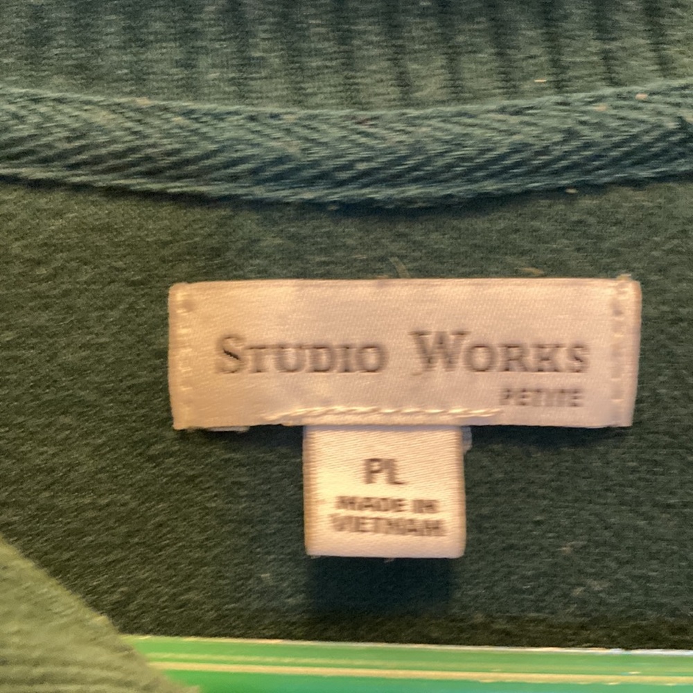 PL Studio Works green top - Picture 2 of 5